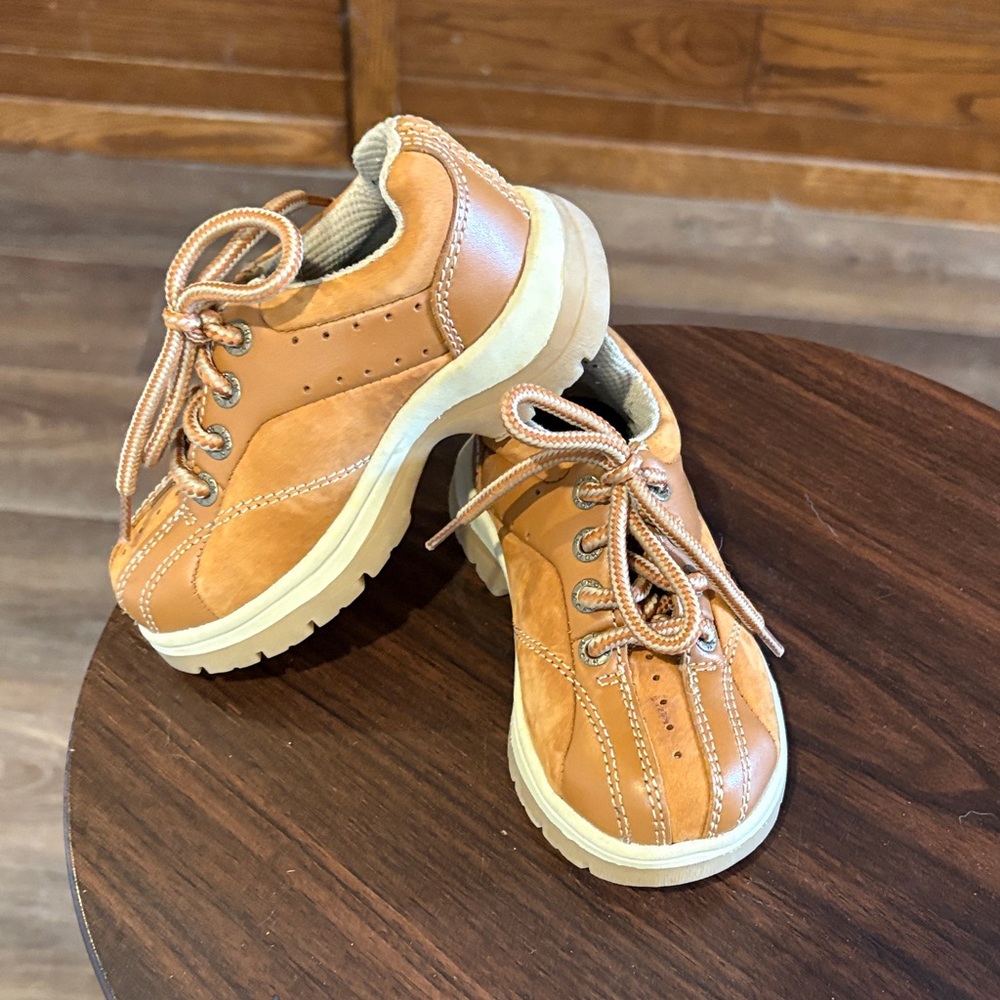 Thom McAn Kids Sneakers in Tan and Cream